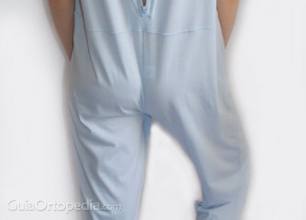 Pijama-mono antipañal con cremallera des de la espalda hasta la barriga. Verano.